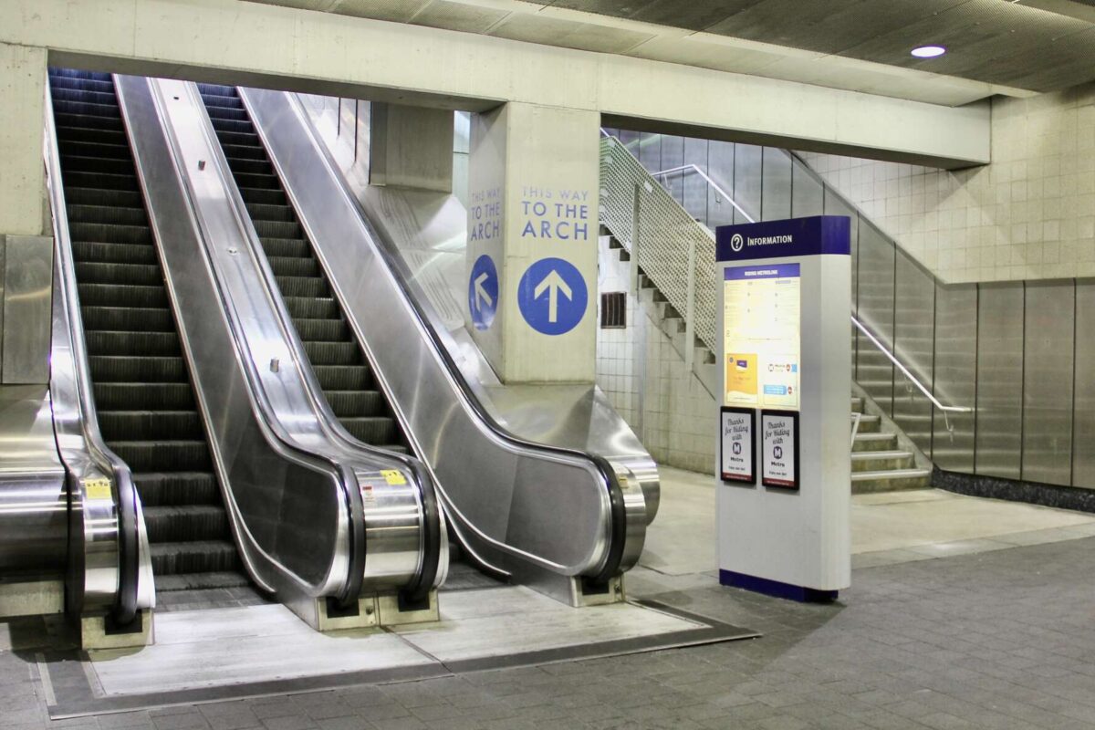 8th and Pine escalator and stairway