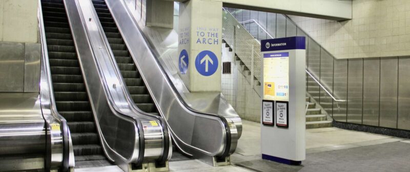 8th and Pine escalator and stairway