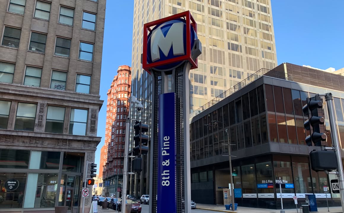 Photo of 8th & Pine sign